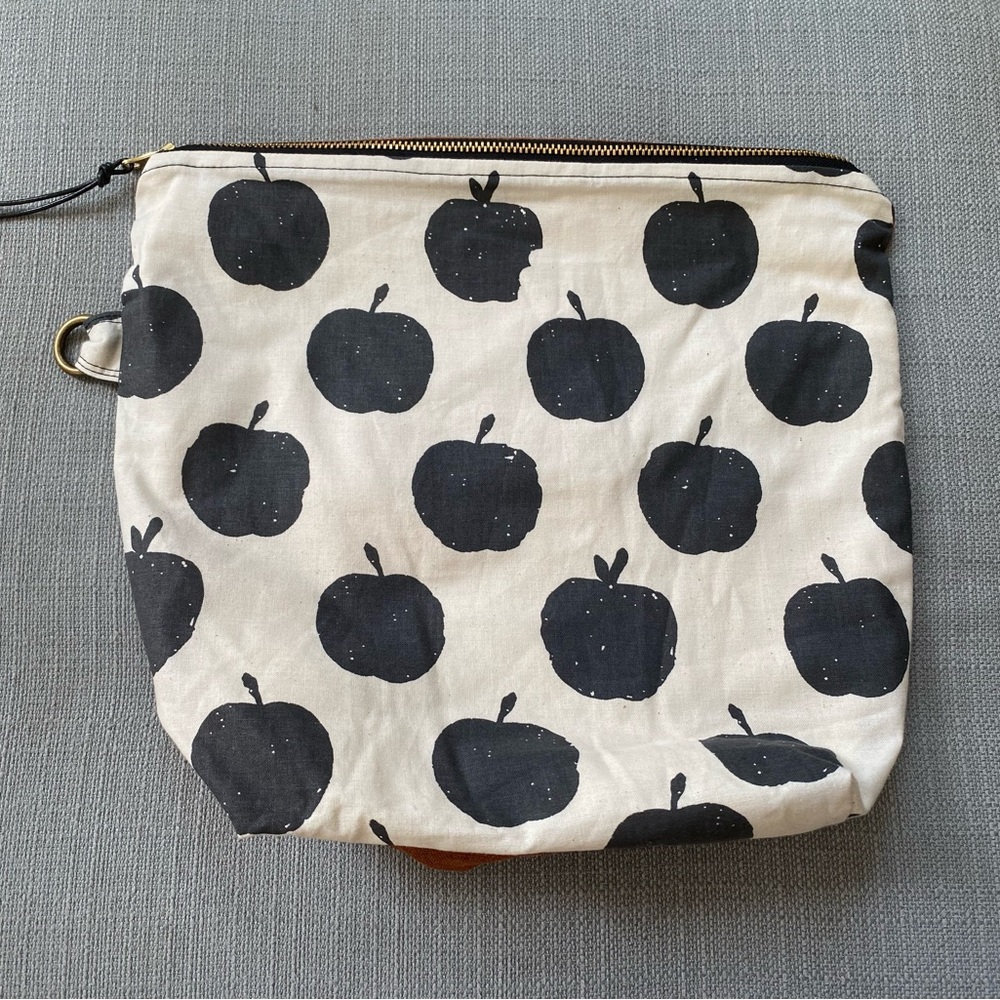 Apple Print Bag Bed of Roses Zippered Pouch